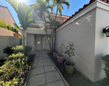 3780 Amalfi Drive - Photo Thumbnail 9