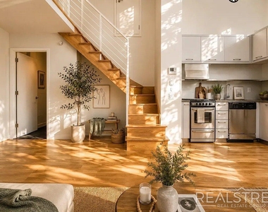 96 Dupont Street - Photo Thumbnail 2