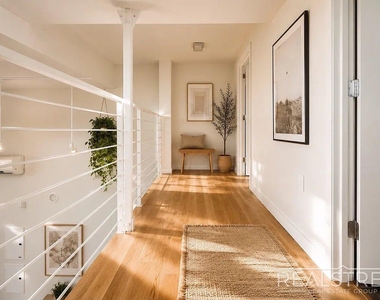96 Dupont Street - Photo Thumbnail 4