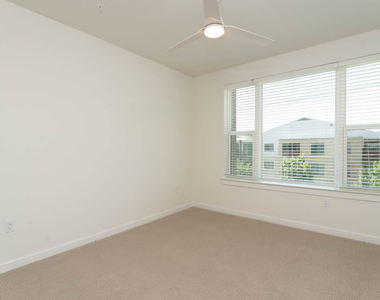 411 W Commerce St - Photo Thumbnail 58