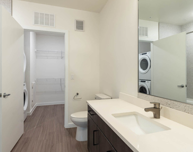 411 W Commerce St - Photo Thumbnail 54