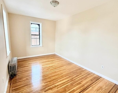 Bowne Street - Photo Thumbnail 13
