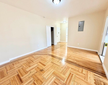 Bowne Street - Photo Thumbnail 10