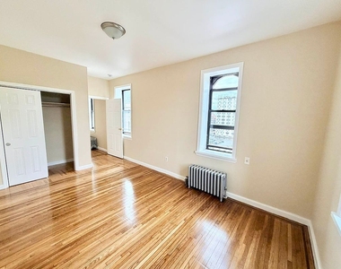 Bowne Street - Photo Thumbnail 12