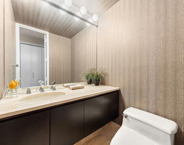 15 W 53rd St - Photo Thumbnail 4
