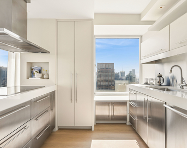 150 W 56th St - Photo Thumbnail 10