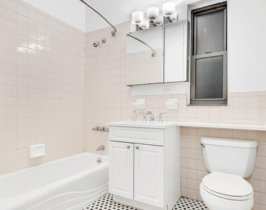 East 31st Street - Photo Thumbnail 3