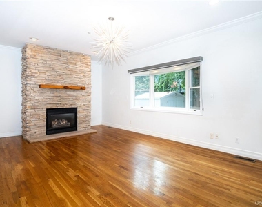 8 Davenport Street - Photo Thumbnail 7