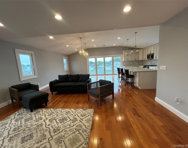 762 Pecan Street - Photo Thumbnail 13