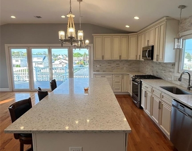762 Pecan Street - Photo Thumbnail 1