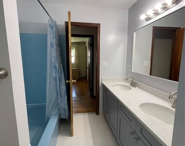 4 Cornwallis Road - Photo Thumbnail 8