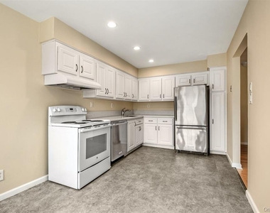 451 Main Street - Photo Thumbnail 8