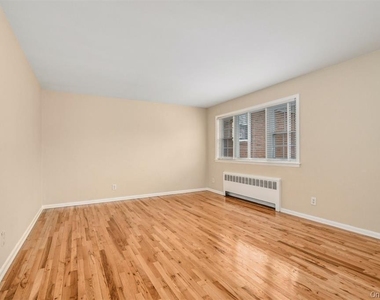 451 Main Street - Photo Thumbnail 6