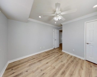 248 Lake Pointe Drive - Photo Thumbnail 5