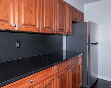 248 Lake Pointe Drive - Photo Thumbnail 3