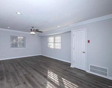 248 Lake Pointe Court - Photo Thumbnail 4