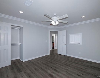 248 Lake Pointe Court - Photo Thumbnail 7
