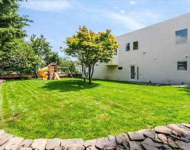 2105 Bay Boulevard - Photo Thumbnail 24