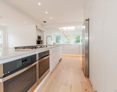 2105 Bay Boulevard - Photo Thumbnail 12
