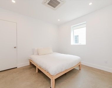 2105 Bay Boulevard - Photo Thumbnail 13