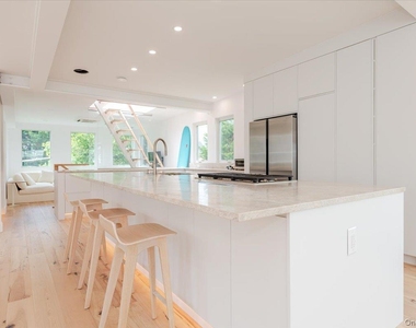 2105 Bay Boulevard - Photo Thumbnail 7