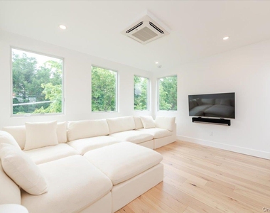 2105 Bay Boulevard - Photo Thumbnail 4