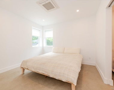 2105 Bay Boulevard - Photo Thumbnail 16