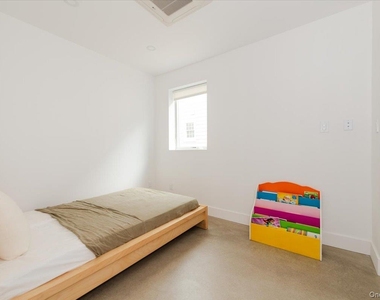 2105 Bay Boulevard - Photo Thumbnail 17
