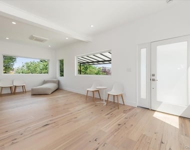 2105 Bay Boulevard - Photo Thumbnail 3
