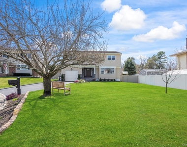 15 Lawrence Court - Photo Thumbnail 2