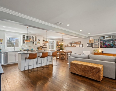 15 Lawrence Court - Photo Thumbnail 9