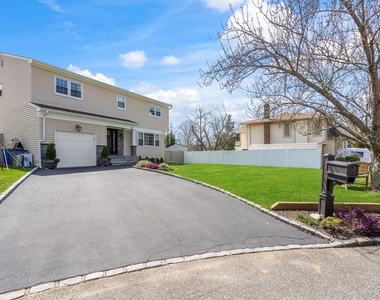 15 Lawrence Court - Photo Thumbnail 1