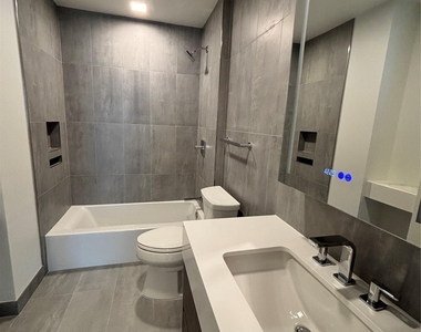 218 Middle Neck Road - Photo Thumbnail 11