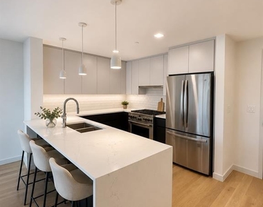 218 Middle Neck Road - Photo Thumbnail 6