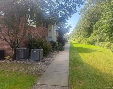 5 Laramie Court - Photo Thumbnail 2