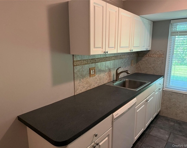 5 Laramie Court - Photo Thumbnail 8