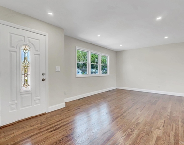 3107 Gull Avenue - Photo Thumbnail 2