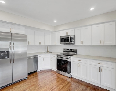 3107 Gull Avenue - Photo Thumbnail 7