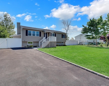 3107 Gull Avenue - Photo Thumbnail 1