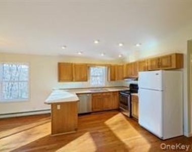 800 South Road - Photo Thumbnail 3