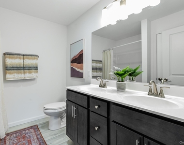 75 Hudson Circle - Photo Thumbnail 11