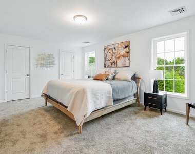 75 Hudson Circle - Photo Thumbnail 10