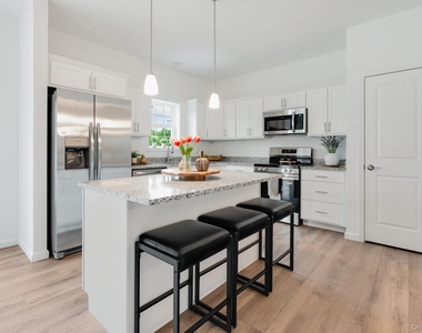 75 Hudson Circle - Photo Thumbnail 5