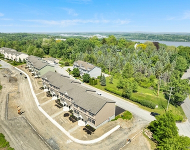 75 Hudson Circle - Photo Thumbnail 20