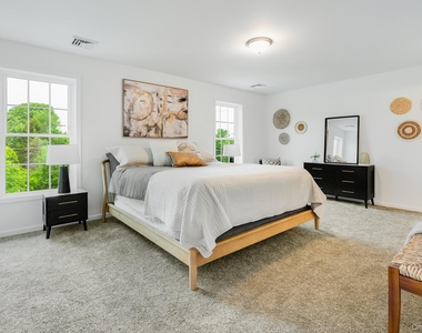 75 Hudson Circle - Photo Thumbnail 8