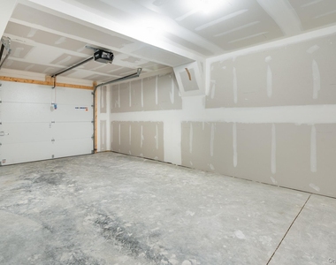 75 Hudson Circle - Photo Thumbnail 17