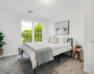 75 Hudson Circle - Photo Thumbnail 14