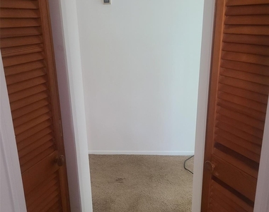 4 E Walnut Street - Photo Thumbnail 8