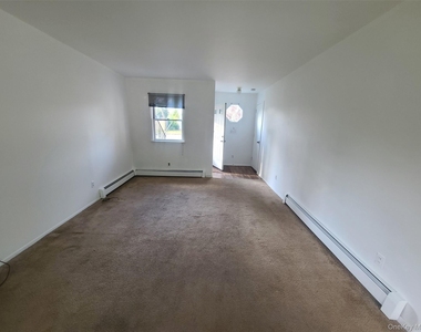 4 E Walnut Street - Photo Thumbnail 1