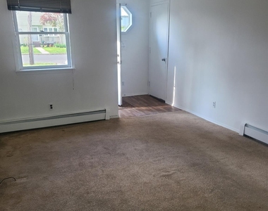 4 E Walnut Street - Photo Thumbnail 2